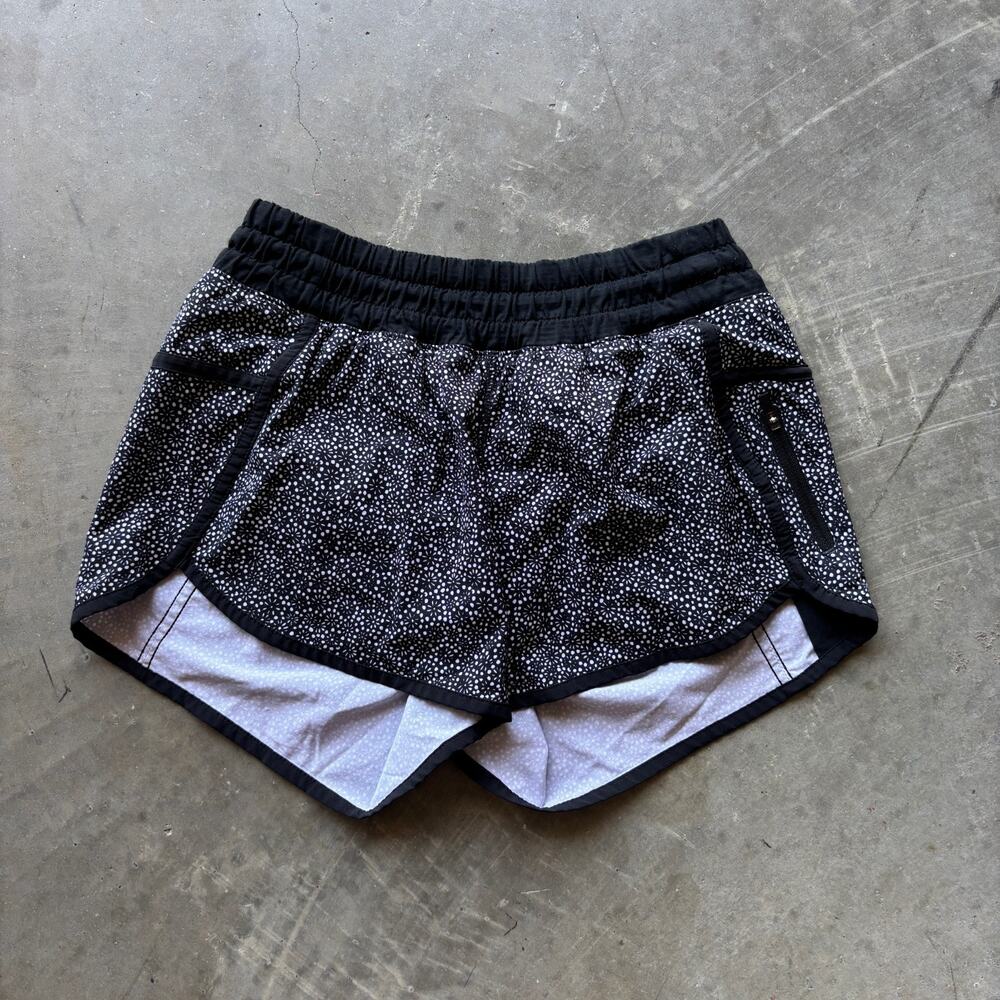 Lululemon Tracker Shorts Women's 4 Black White Floral Athletic Gym Yoga